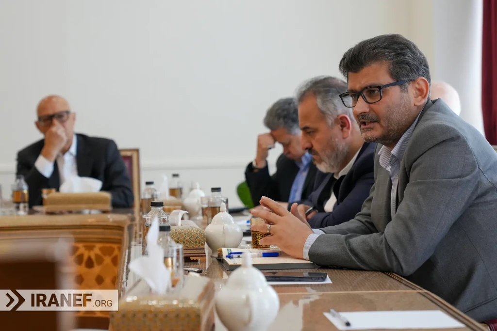 تاکید اعضای مجمع بر لزوم تشکیل یک فرماندهی واحد اقتصادی در کشور