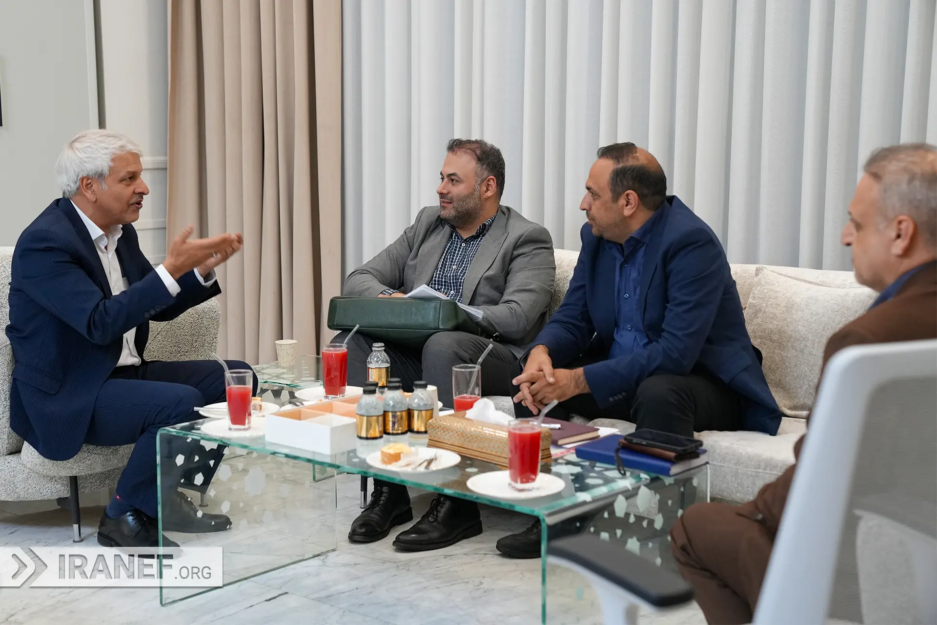 کارگروه پولی-بانکی مجمع کارآفرینان با حضور نمایندگان بانک مرکزی