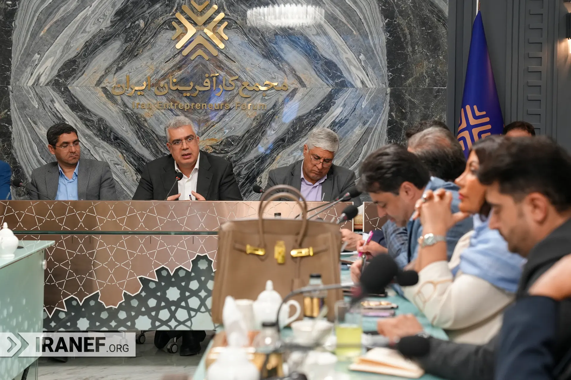 کارگروه گمرک مجمع کارآفرینان با حضور نمایندگان سارمان گمرک و توسعه تجارت